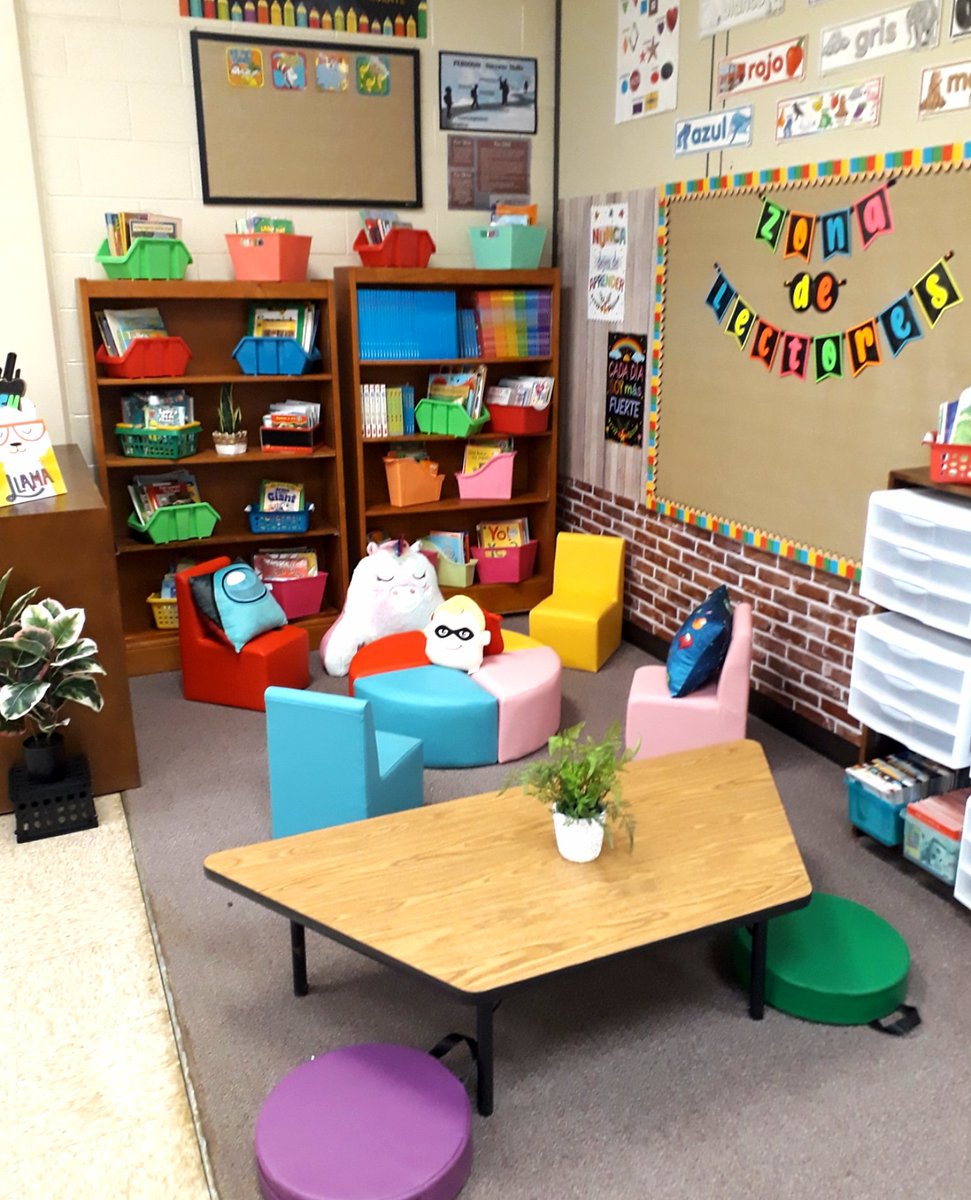 FelipeSPteacher's tweet photo. After days of really hard work with @Valeskarriagada, I can say that my classroom is ready to receive my kindergarteners! I have the areas ready to work in different centers! And of course, my cultural corner related to Chile! 🇨🇱 #chile #classroomdecor #DCSBetterTogether @dcsnc https://t.co/baFLqTI7VT