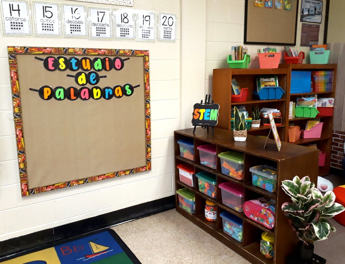 FelipeSPteacher's tweet photo. After days of really hard work with @Valeskarriagada, I can say that my classroom is ready to receive my kindergarteners! I have the areas ready to work in different centers! And of course, my cultural corner related to Chile! 🇨🇱 #chile #classroomdecor #DCSBetterTogether @dcsnc https://t.co/baFLqTI7VT
