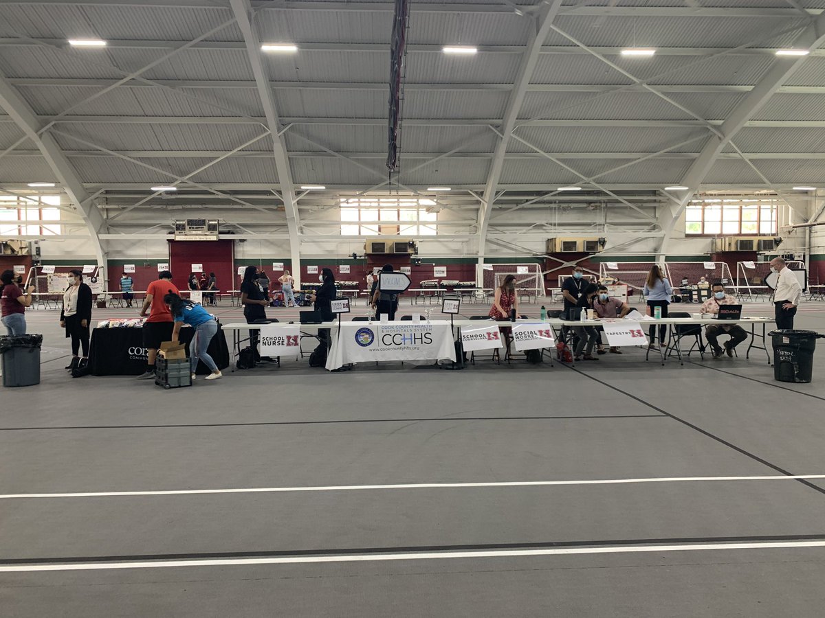 The Comeback at Morton East is a hit! If you missed it today, please come tomorrow between noon and 2. Entrance is in the blacktop parking lot. #mortonpride #orgullomorton