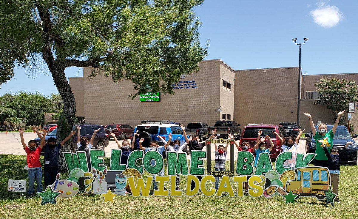 EGutierrez0203's tweet photo. What a GREAT 1st day of school! I could see all those beautiful smiles even behind masks. 💚🥰 @CCISD https://t.co/qGSCkGTBBk