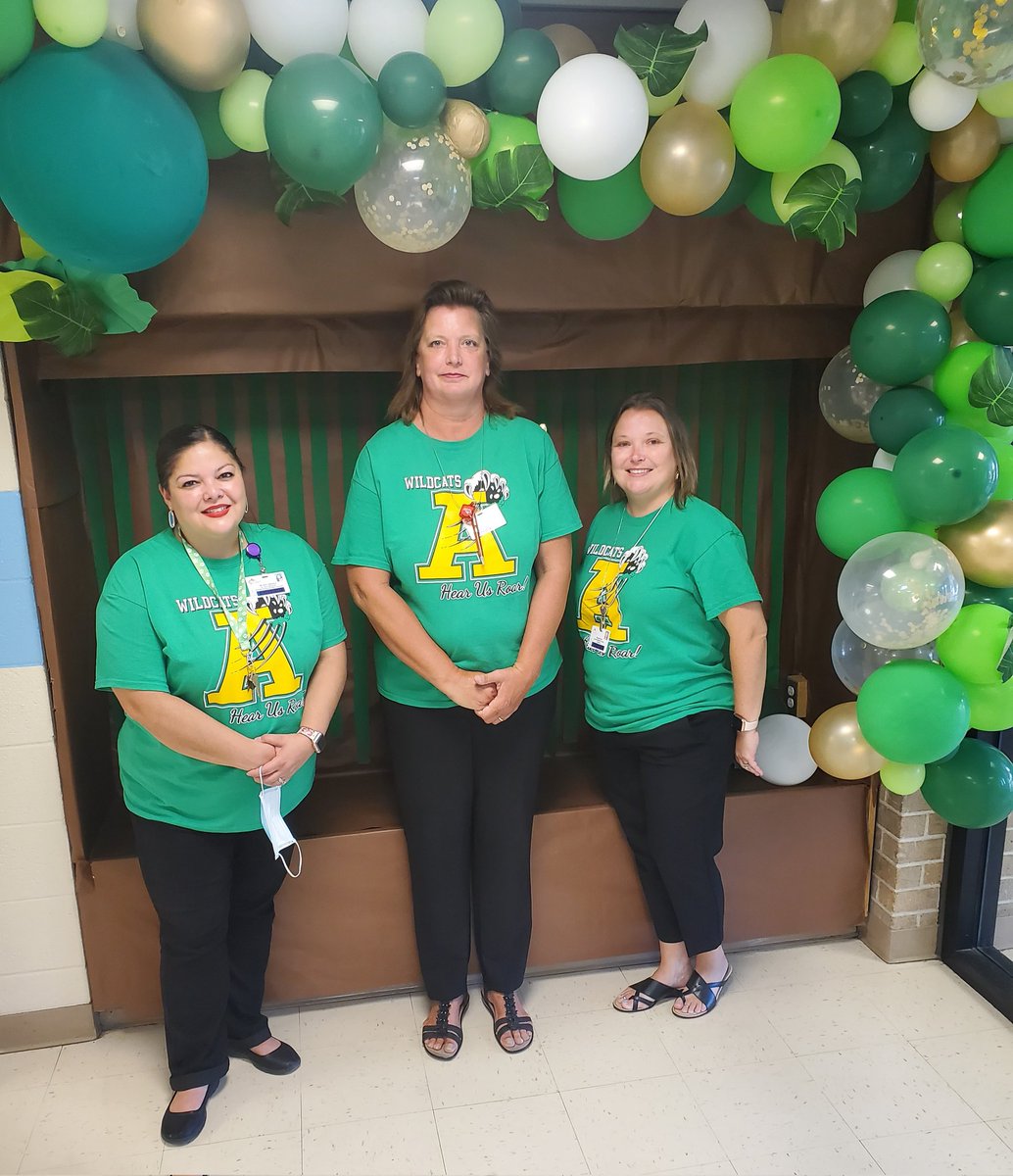 EGutierrez0203's tweet photo. What a GREAT 1st day of school! I could see all those beautiful smiles even behind masks. 💚🥰 @CCISD https://t.co/qGSCkGTBBk