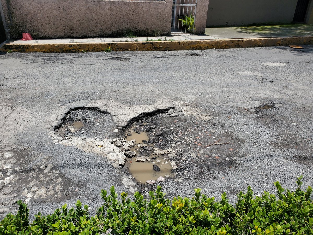 ChivatoDH's tweet photo. Ojala nos pudieran apoyar con esta situación que se ha vuelto muy complicada 
@SoyNaucalpan @GobNau @SSDM_Edomex @AdoptameNaucal1 @OAPASNau @MorenaNaucalpan  @NaucalpanSeguro @pulsocchn https://t.co/YIukhJzNHF