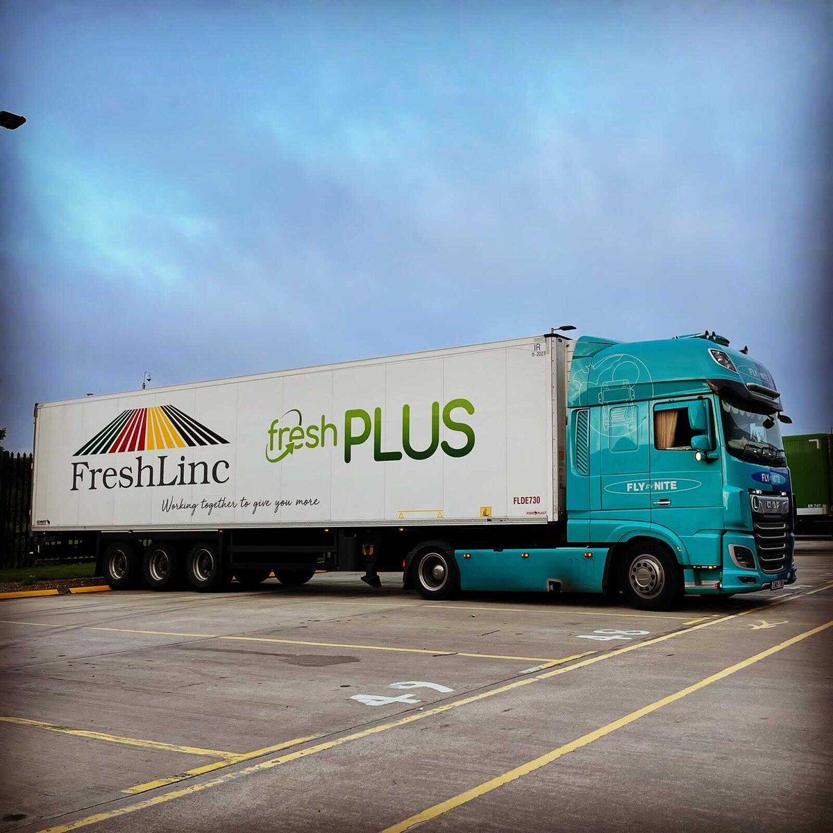 FlybyNite_HQ's tweet photo. Flybynite Freshlinc keeping the supermarkets supplied … #flybynite #freshlinc #daf #daftrucks #trucks https://t.co/dHUyiASj4o