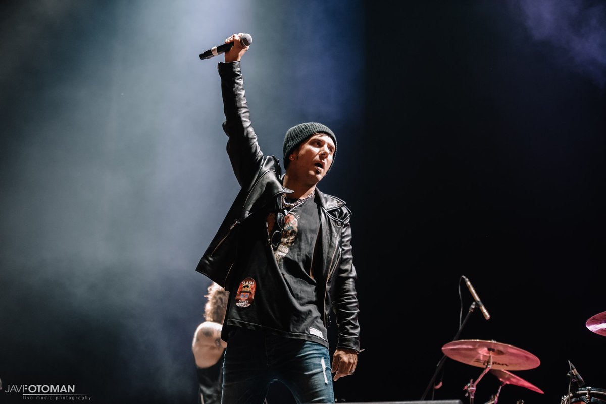 Una con <a href="/Neuroina/">Neuroina</a> en la gira junto a <a href="/Slash/">Slash</a> 🔥🔥🔥
¿Será hora de ir calentando motores?🤷‍♂️

Foto: <a href="/javifotoman/">Javier Rogoski</a> 

Ph. <a href="/JaviFotoman/">Javier Rogoski</a>