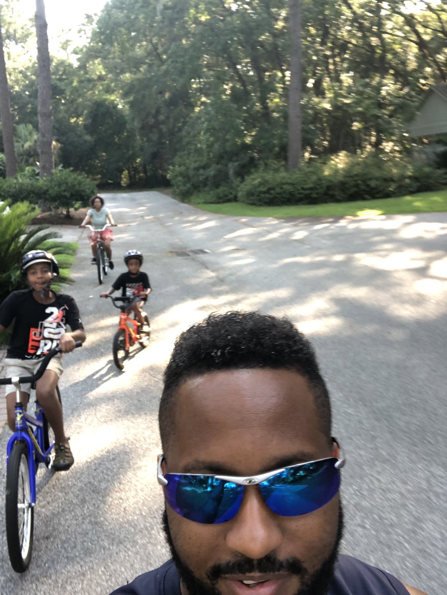 JustinMSimmons's tweet photo. @SiriusXMFantasy Biking to get some ice cream with the fam in Hilton Head on vaca. I want in the Elite Fantasy Listeners League! https://t.co/OPGFLY5Jfk