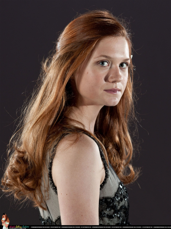 ¡Hoy es el 40 cumpleaños de Ginny (Weasley) Potter! 

Antes de casarse con Harry fue jugadora profesional de las Arpías de Holyhead y después corresponsal principal de Quidditch en el diario El Profeta. 

¡Feliz cumpleaños Ginny! 🥳🥳🥳