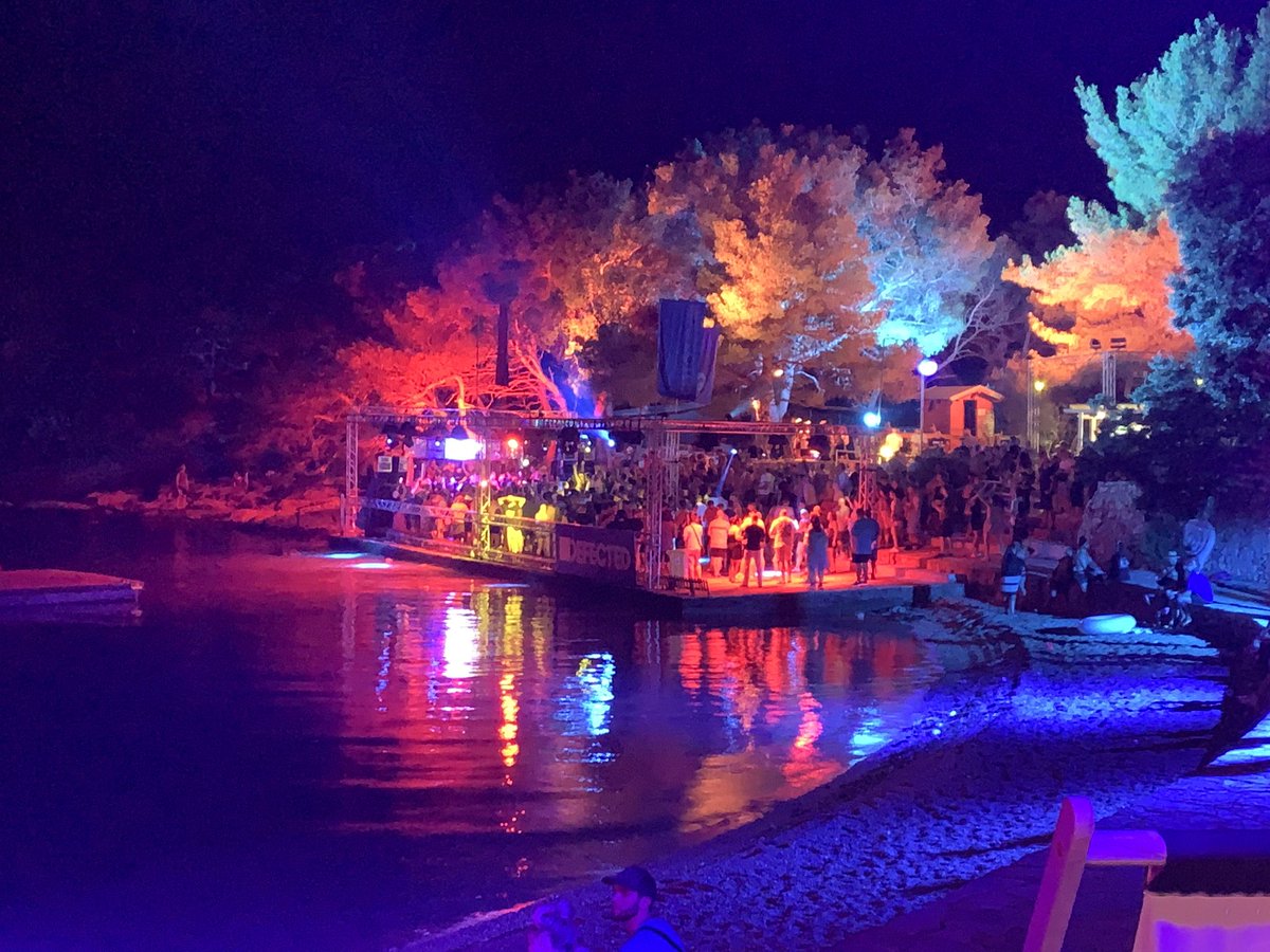 casvaniersel's tweet photo. Time off @DefectedRecords in Croatia! Amazing festival with friends #music #boatparties #house https://t.co/ATtHIfvfAL