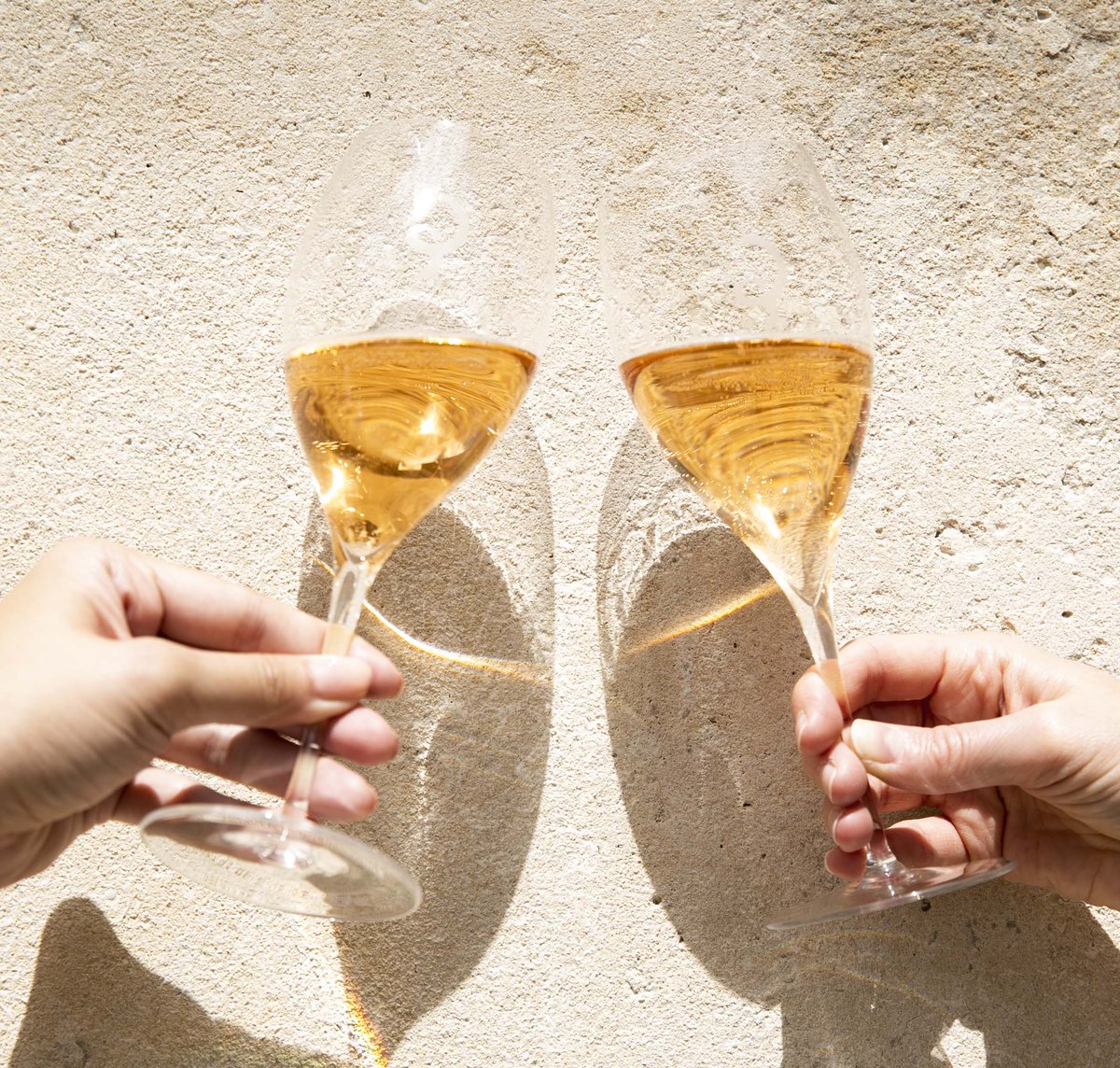 _Billecart's tweet photo. [ #PinkBill ]
It is a unique colour: a blush pink, vivacious and bright; warm golden hues with gourmet aromas. Billecart-Salmon's Rose, a unique wine with a unique colour. 
#brutrose #champage #billecart https://t.co/OBCjSMlG94