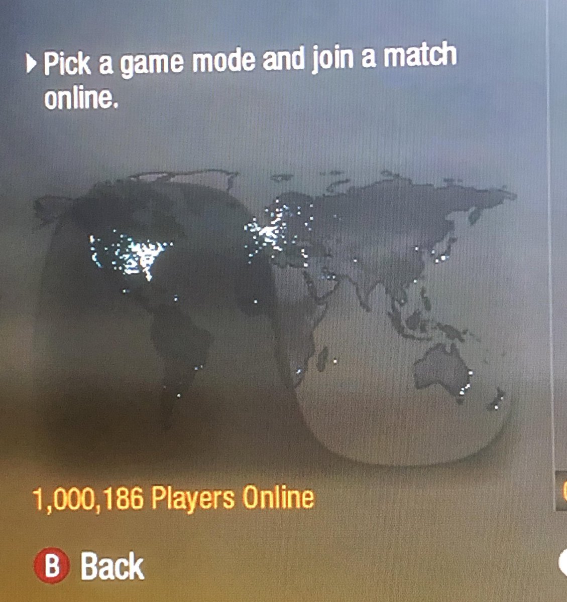ModernWarzone's tweet image. Miss when Call of Duty games showed the number of active players online with a world map in the main menu. 😢