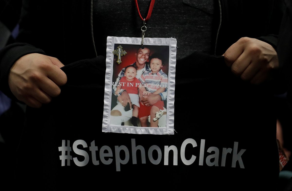 YourAnonRiots's tweet photo. Today would have been #StephonClark's 26th birthday.

#Sacramento police killed the unarmed Black man in his grandmother's backyard in 2018, claiming he had a gun. It was a phone.

No officers have been charged. 
#JusticeForStephonClark #BlackLivesMatter 
https://t.co/OvPBQEbai8