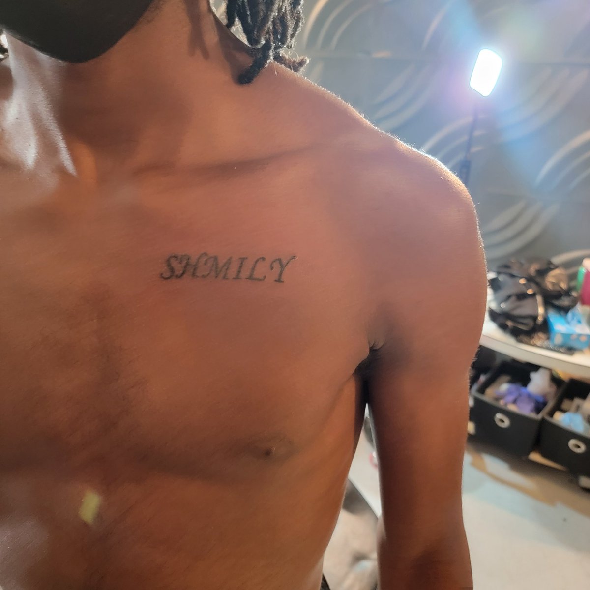 RennellJr's tweet photo. Thank you #ThePearlTattooAndPiercing
My Mom - @Chaz1025 - always tell and shows us how much she loves us and reminds us by saying #SHMILY - "See How Much I Love You".
I am one of her #Arrows, watch me soar!
#MyFirstArtWork https://t.co/24AL2dSCsS