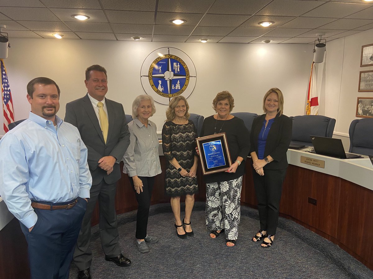Carol Cook presented DeSoto County their Master Board plaque at their meeting today. Congratulations! ⁦<a href="/FLSchoolBoards/">FLSchoolBoardsAssoc</a>⁩