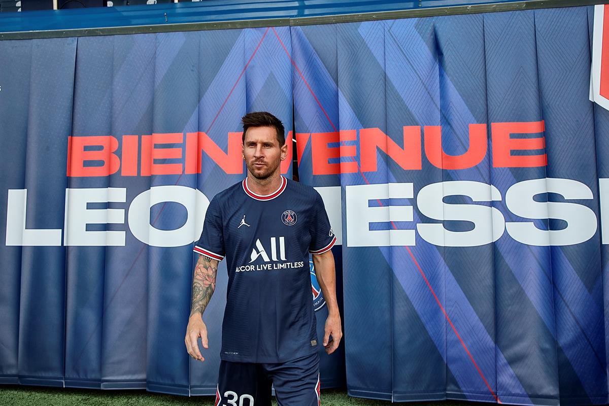 ThrowbackFitba's tweet photo. The 🐐 in jersey of the season? https://t.co/Ncd5B5iFMd