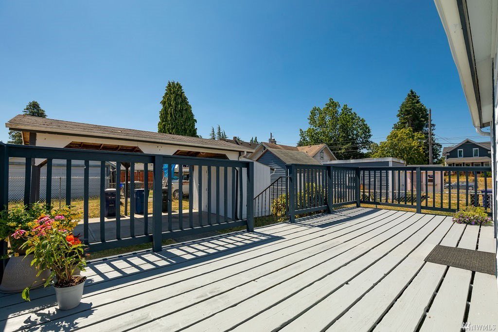 TribecaNW's tweet photo. 🏡This very well-maintained home with a large deck in the heart of Tacoma is now pending! Thinking about selling/buying a home? Contact John Rainey at (901) 596-3464 John@TribecaNW.com for more info.
#piercecounty #tacomawa #washingtonrealestate #washingtonrealtor #architecture https://t.co/YUzenK9tkl