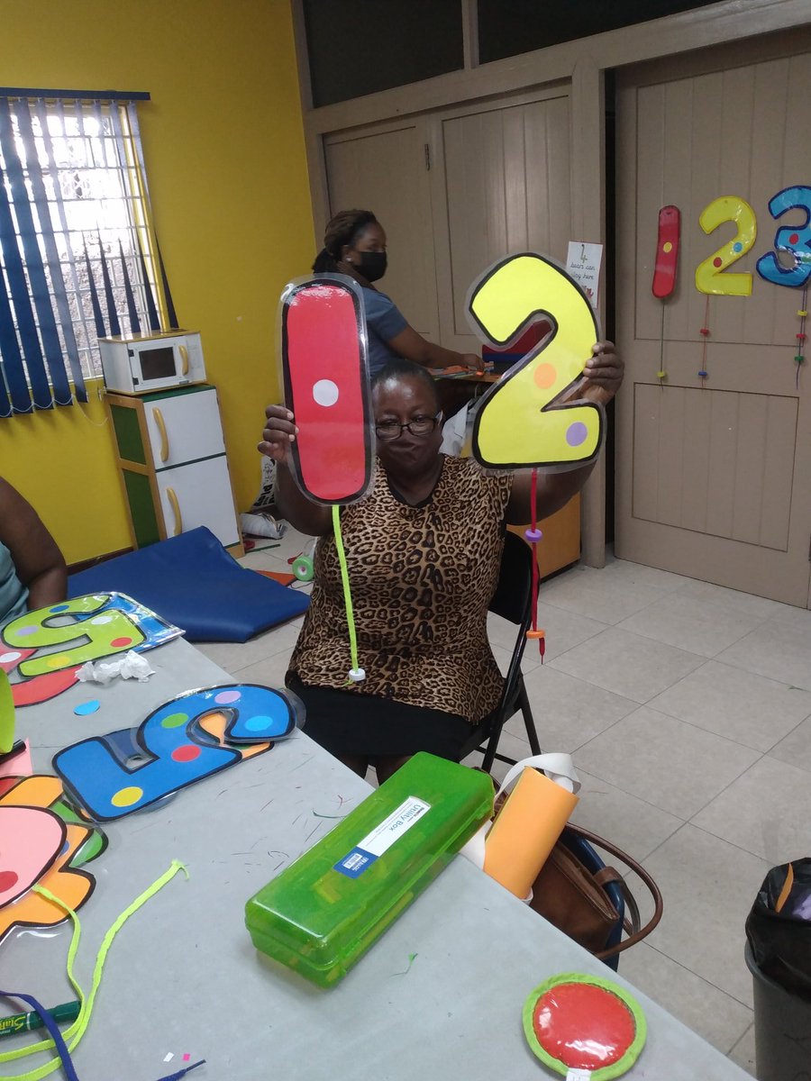 HTashania's tweet photo. Make and Take session with Zones 2 &amp; 7, Caenwood Resource Centre, Region 1 @KahanHandy @NataliaJA876 @NicoleM84363644 https://t.co/C2k09FtPuc