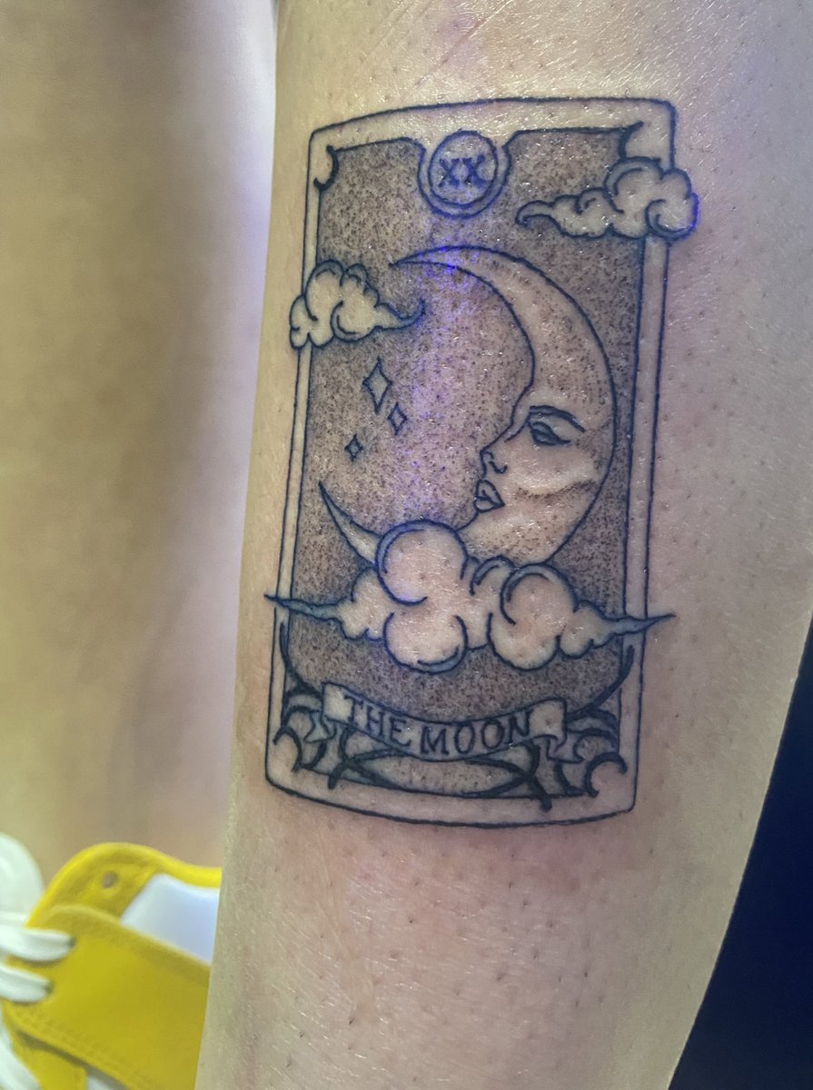 Nos hicimos estos match tattoos 💟