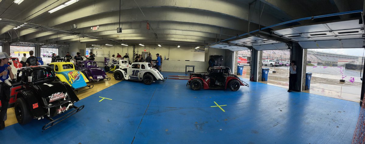 First of two ⁦@USLegendCars⁩ races tonight at Charlotte Motor Speedway currently paused due to weather…Cars “impounded” in tech until the track dries

The #SummerShootout championship races will be the final races of the night

⁦@ThePostman68⁩ ⁦@PRNAtTheTrack⁩