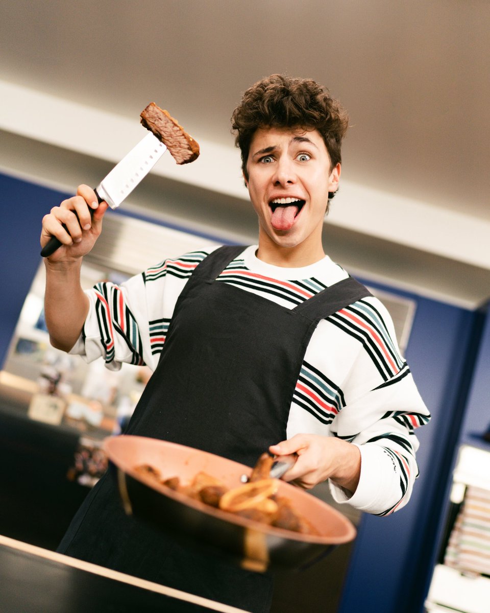JuanpaZurita's tweet photo. Se acuerdan que les dije que se venían sorpresas? Bueno aquí la primera

Tendremos un show en HBO MAX! Me han visto subir el Pico de Orizaba y hacer apnea a 25 metros… ahora me enfrento a un reto más grande…COCINAR - con 6 de los mejores chefs del país🧑‍🍳

Pronto… JUANPA + CHEF https://t.co/OzaZBxIleU