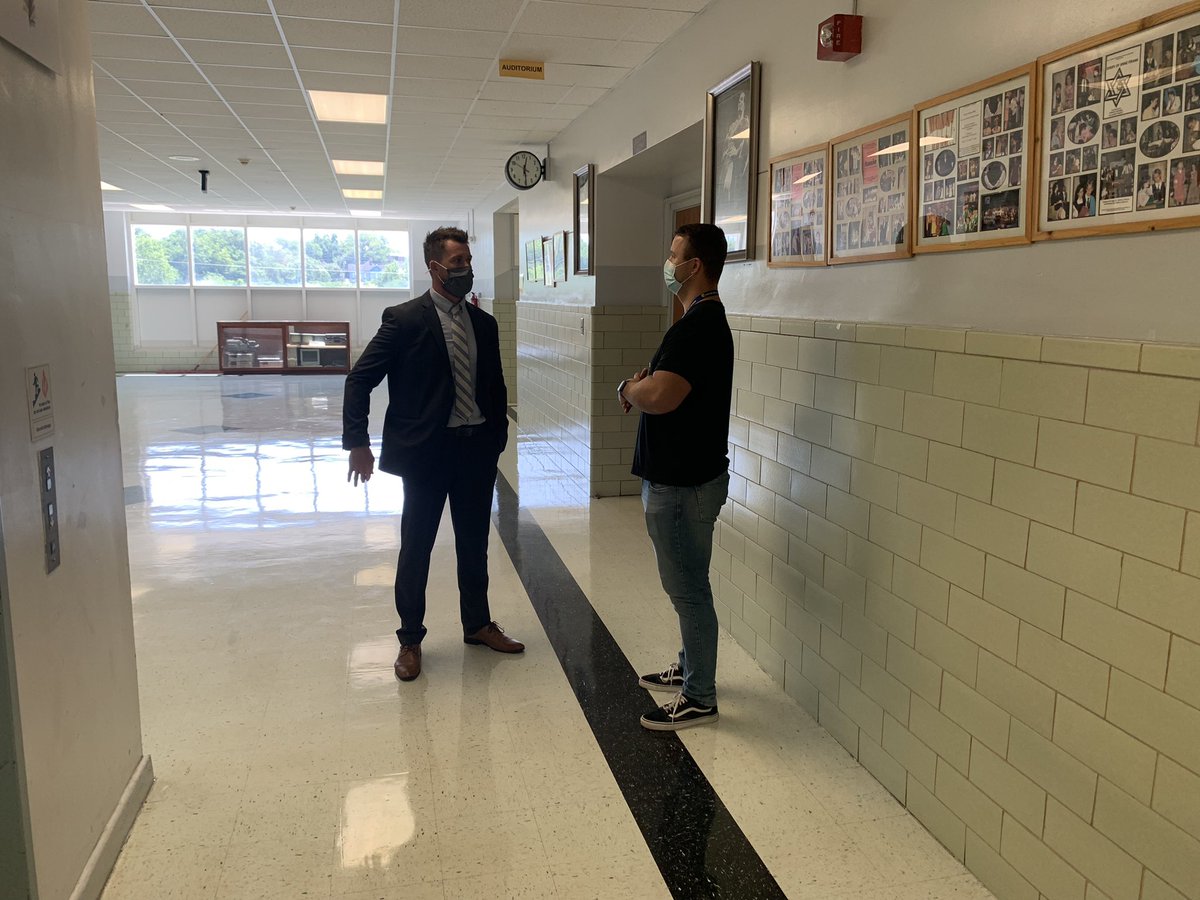 principalMason's tweet photo. What a 💥erful event!  Great partnership with @Principal_Rule, @paullaurencedu1, and @Spartans_SMS!  @mr_Alsheimer killed it!  Control the controllable and let’s seek out those powerful moments with kids.  We are the difference makers!  Passion, energy and engagement! 💙💛💜💛 https://t.co/XWcIA4UiXB