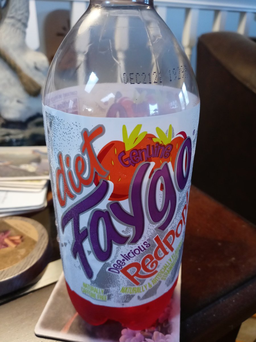 I have sure been enjoying my diet Faygo red pop since I've been back out here. 😃 👍 Diet Faygo cannot be purchased anywhere in Phoenix. 🙄 😐