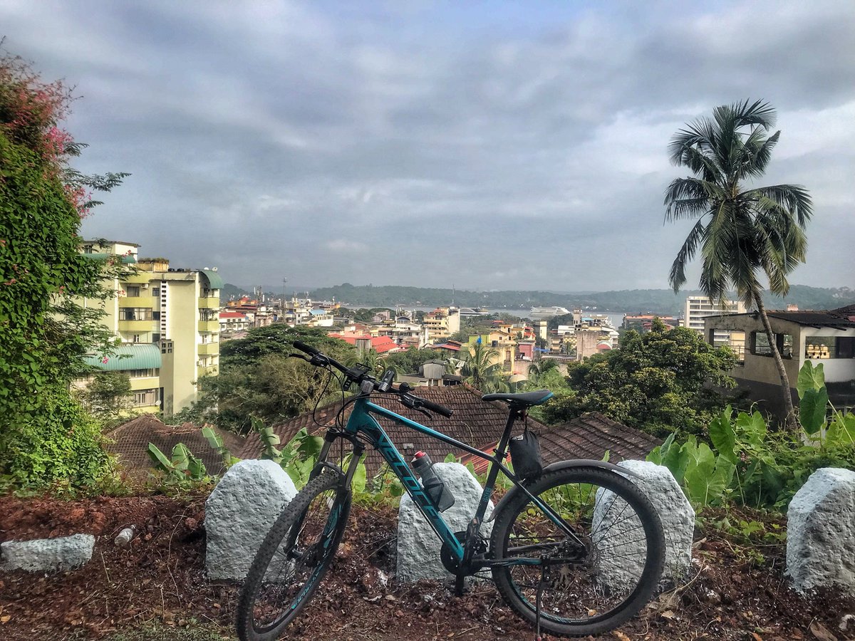 suyashkamat_'s tweet photo. morning ride! #itsBetterInGoa #cycling https://t.co/V3yW28ZEHd