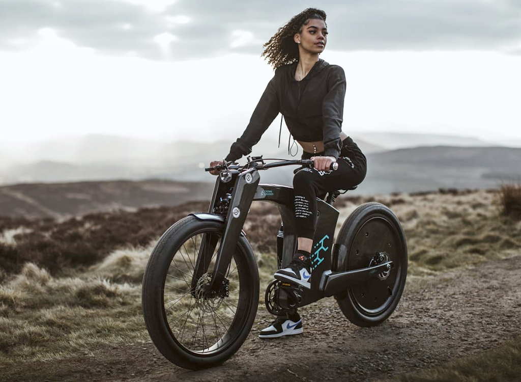 dorfman_baruch's tweet photo. The UK's Crown Cruiser launching a retro-futuristic smart #eBike 250W (25 km/h) or 750W that rocks a head-turning carbon-fiber monocoque frame https://t.co/q4xQzujPzO https://t.co/CXGnSTGY5D