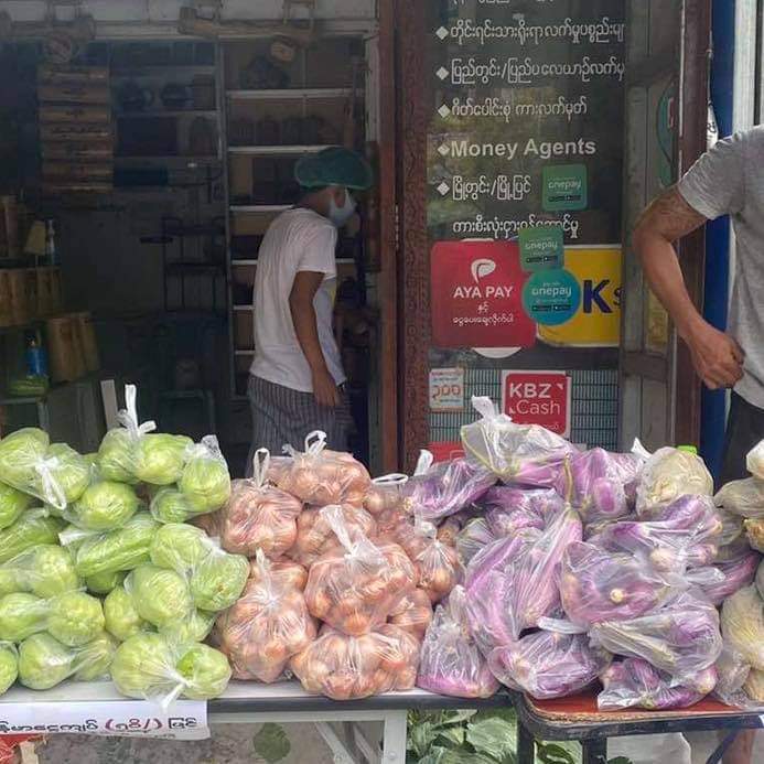 "From people to people" campaign in somewhere of #MaHarAungMyae . People have to pay just 50 kyats for seven items like eggs , aubergine , tomatoes and cabbages etc . 
#Aug11Coup #WhatsHappeningInMyanmar 
#AcceptNUG_RejectMilitary