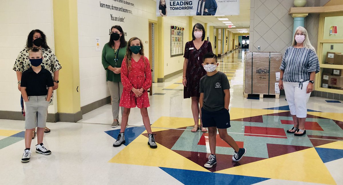 StElmoElem's tweet photo. We had some amazing student helpers at last week’s “Meet the Teacher” event!  Great job! https://t.co/wmUbVesqeo