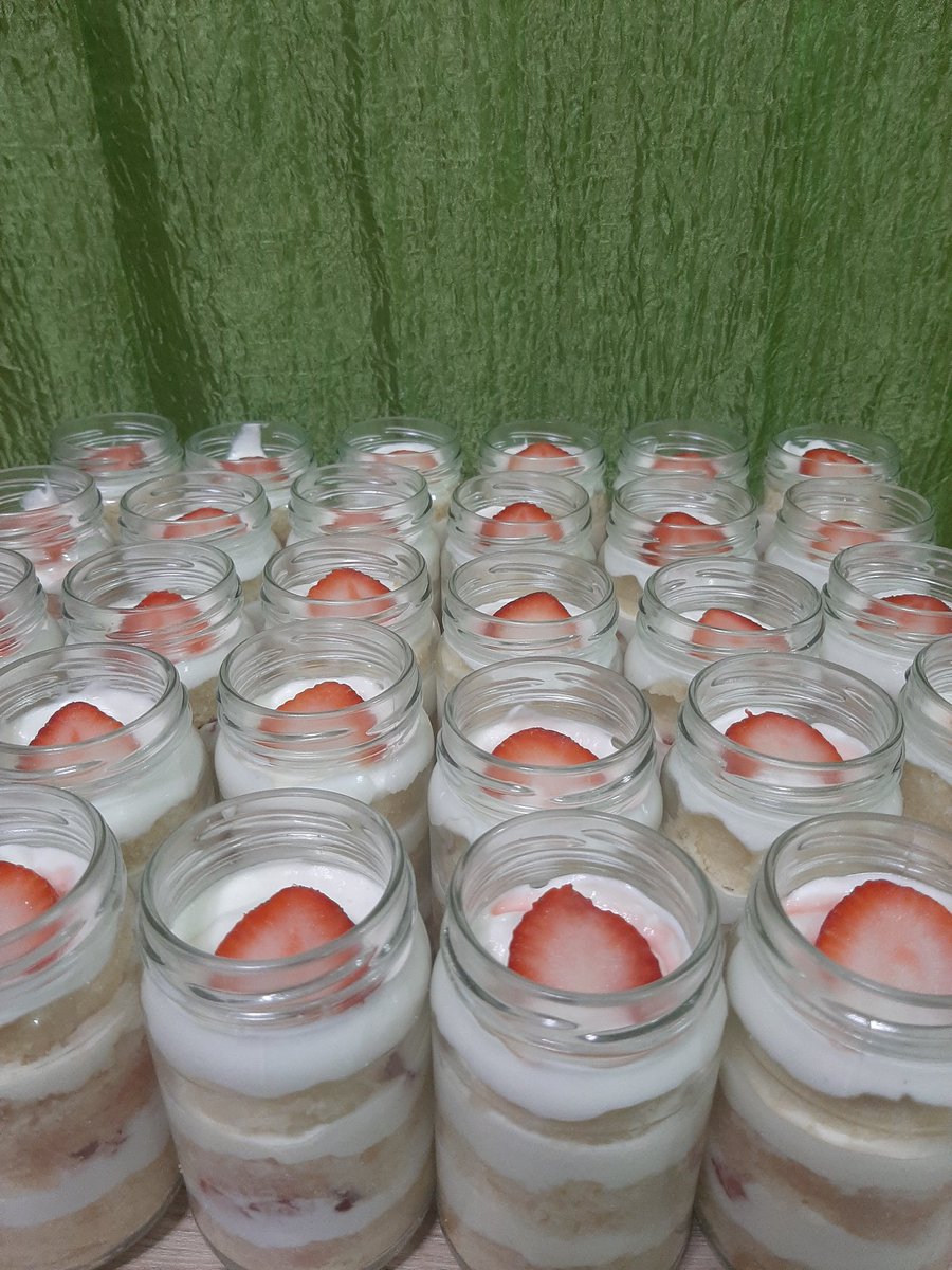 StayForSKZPH's tweet photo. Cake jars are ready!!!!!! We're excited to get our cakes. Delivery starts at 10am. Thank you to @btfldys for making this possible and all of you who joined this event. Enjoy your cakes later 🥰
#Pakeyk_ni_Changbin
#StrayKeyks🎂 #StrayKids
#HappyChangbinDay https://t.co/slUr8B45DK