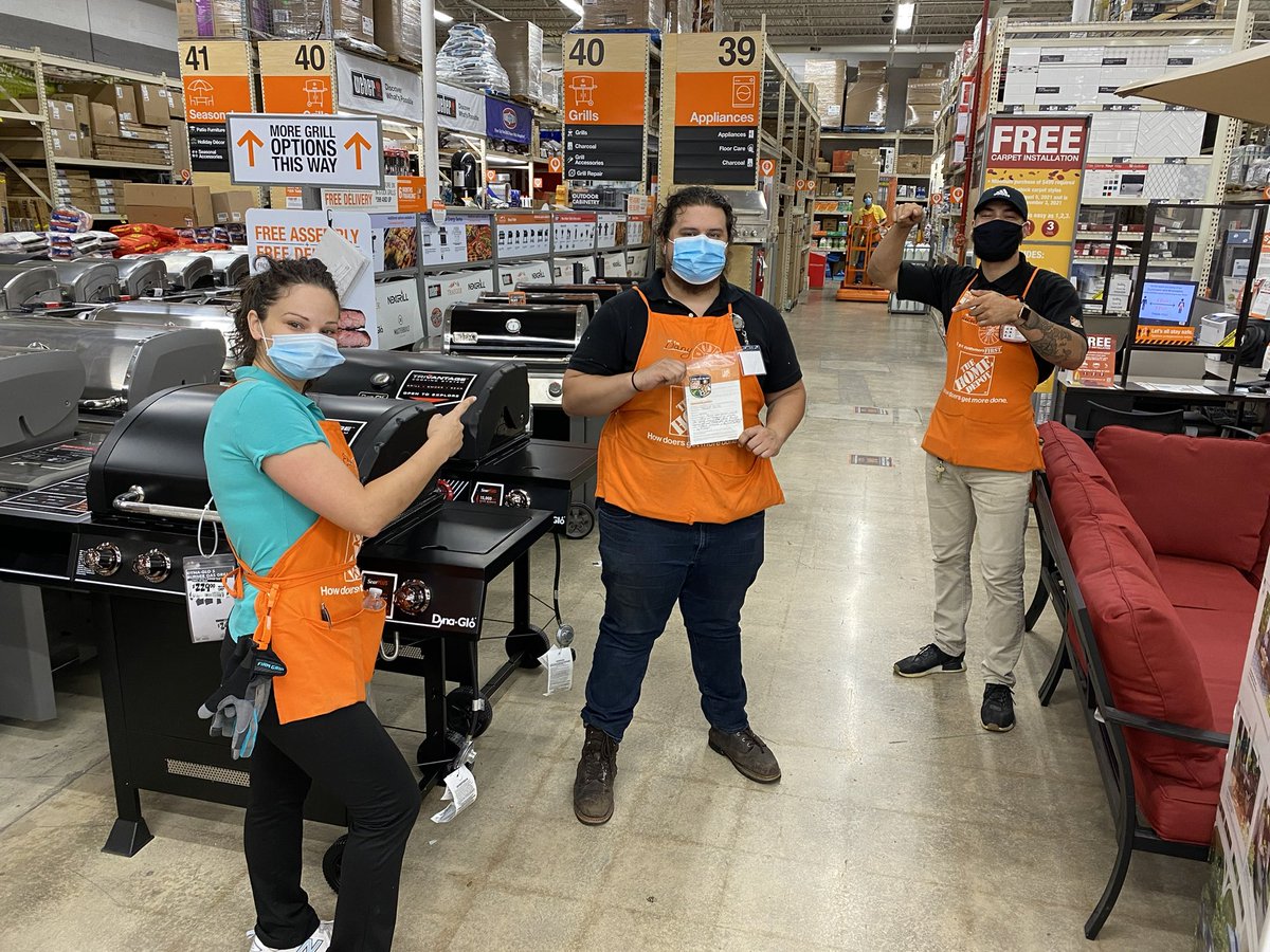 elena_sotirova01 tweet media