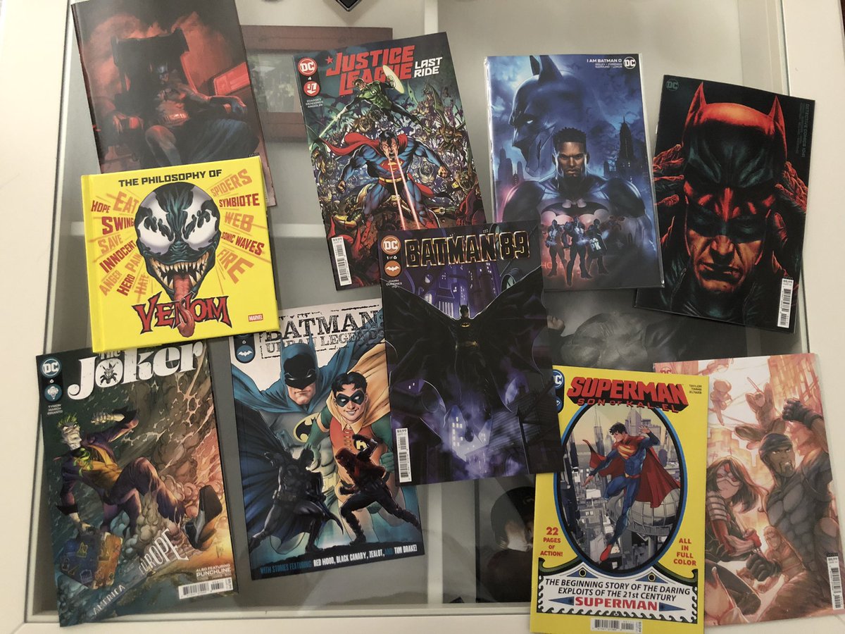 CdnCapedCrusadr's tweet photo. My #NCBD haul. Loved #Batman89 - way more nuance than I expected and a refreshing amount of time spent with the citizenry of Gotham. 
A little #Venom treat my daughter insisted we bring home, (and I couldn’t resist).
#Batman #Superman #NextBatman https://t.co/DqCJvjEPLA