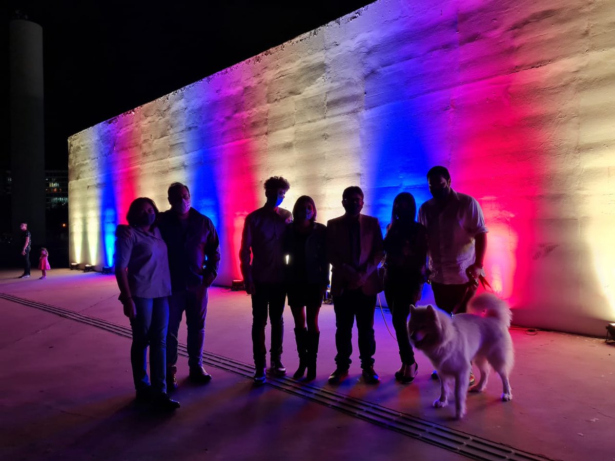 La Embajada del Ecuador en Brasil tiene el agrado de compartir las imágenes de la iluminación del Cristo Redentor y la Biblioteca Nacional con los colores amarillo, azul y rojo por el aniversario de los 212 años del Primer Grito de la Independencia #MasEcuadorEnElMundo