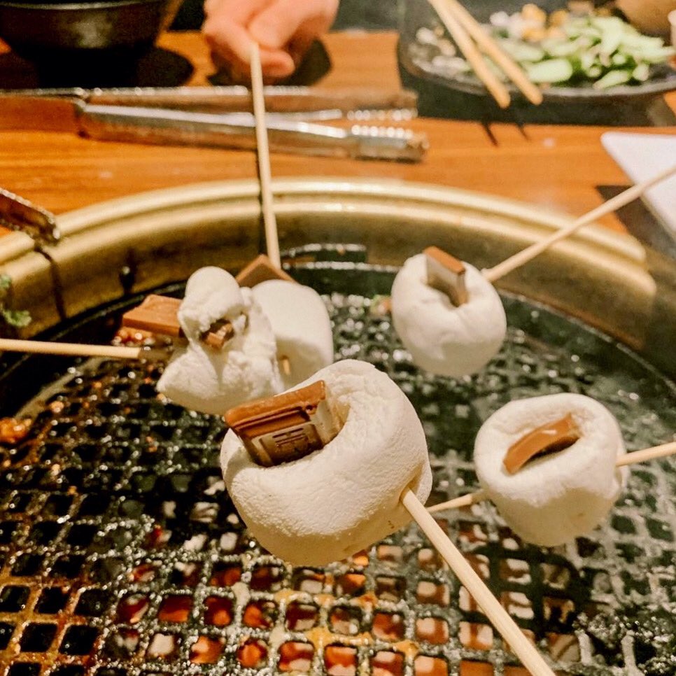 🍫🔥It’s National S’mores Day! Forget the campfire and dine in @GyukakuWindward to get your S’mores fix! #nationalsmoresday #nationalsmoresday🍫🔥 #windwardmall #gyukaku #gyukakuwindward