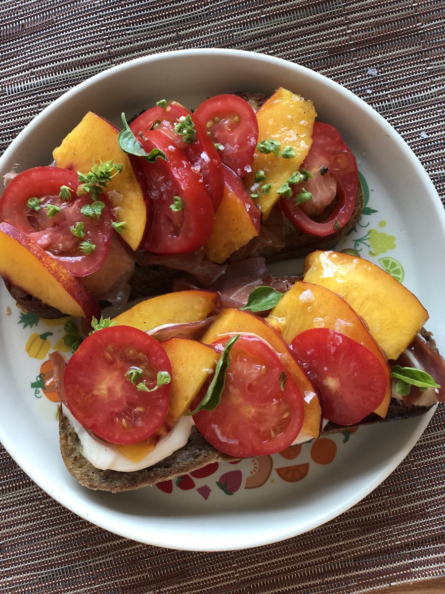 emdellas's tweet photo. Tell me it's late Summer without _telling me it's late Summer. Some pics of menus for upcoming cooking classes (In-person + Virtual) #bestfoodSF #infatuationSF #eaterSF #smallbusiness #healthydelicious #learntocook #seasonalfoods
https://t.co/pTdg09WFeM https://t.co/F0KilO14f1