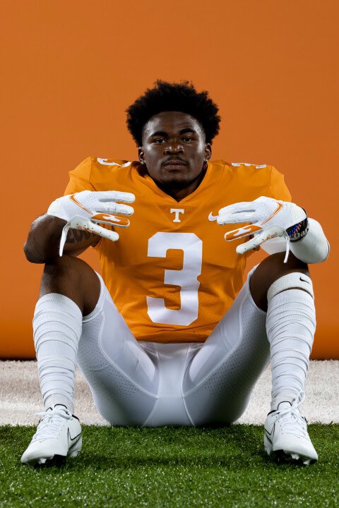 “I know that my Grind gone put me above”3️⃣🧡🤍... #year2 #VFL #GBO <a href="/dannybr0wn/">King Danny🌬🌟</a>