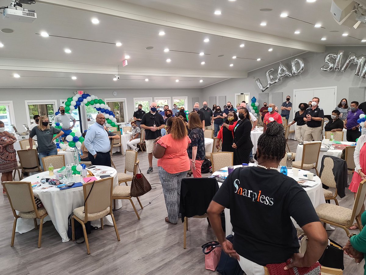 Rodney_Trice's tweet photo. A great two days of laughter, learning, and leadership! Model👉🏾Connect👉🏾Involve
#LeadershipSummit2021 #LeadSimply #SummerOfService @CHCCS @CHCCS_PL https://t.co/7fBCb1jFbE