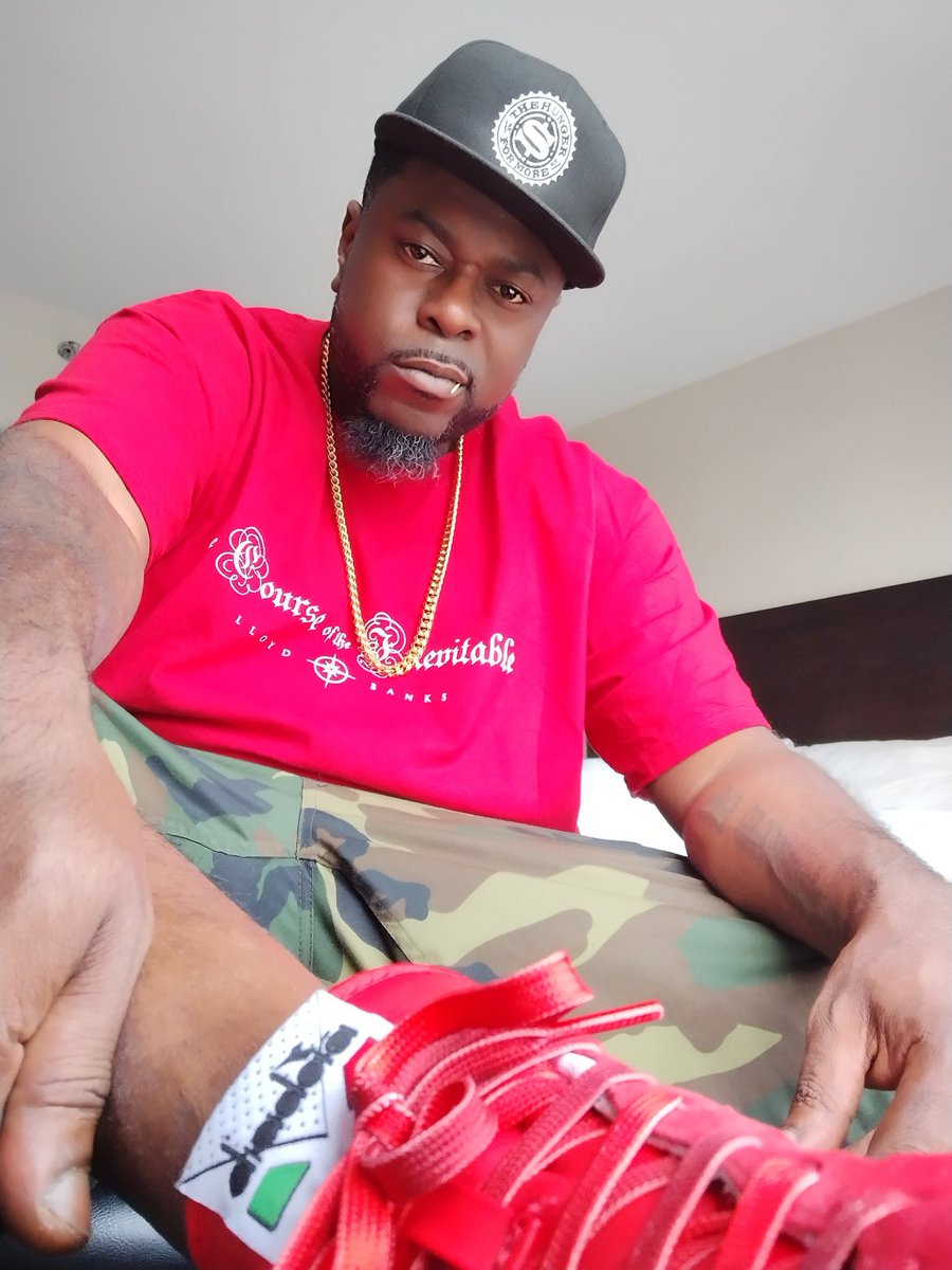 Rapscall's tweet photo. Drove 2 &amp; a half hours to catch a @lloydbanks show in ATL &amp; by the time you're almost there you get an email saying that show has been postponed to a later time and date🤔🥱. At least I got my merch Taking a nap, going back home 🏡 #JankyPromoters #ION wanna be OUTSIDE anymore!😒 https://t.co/iz9uAe1v8e