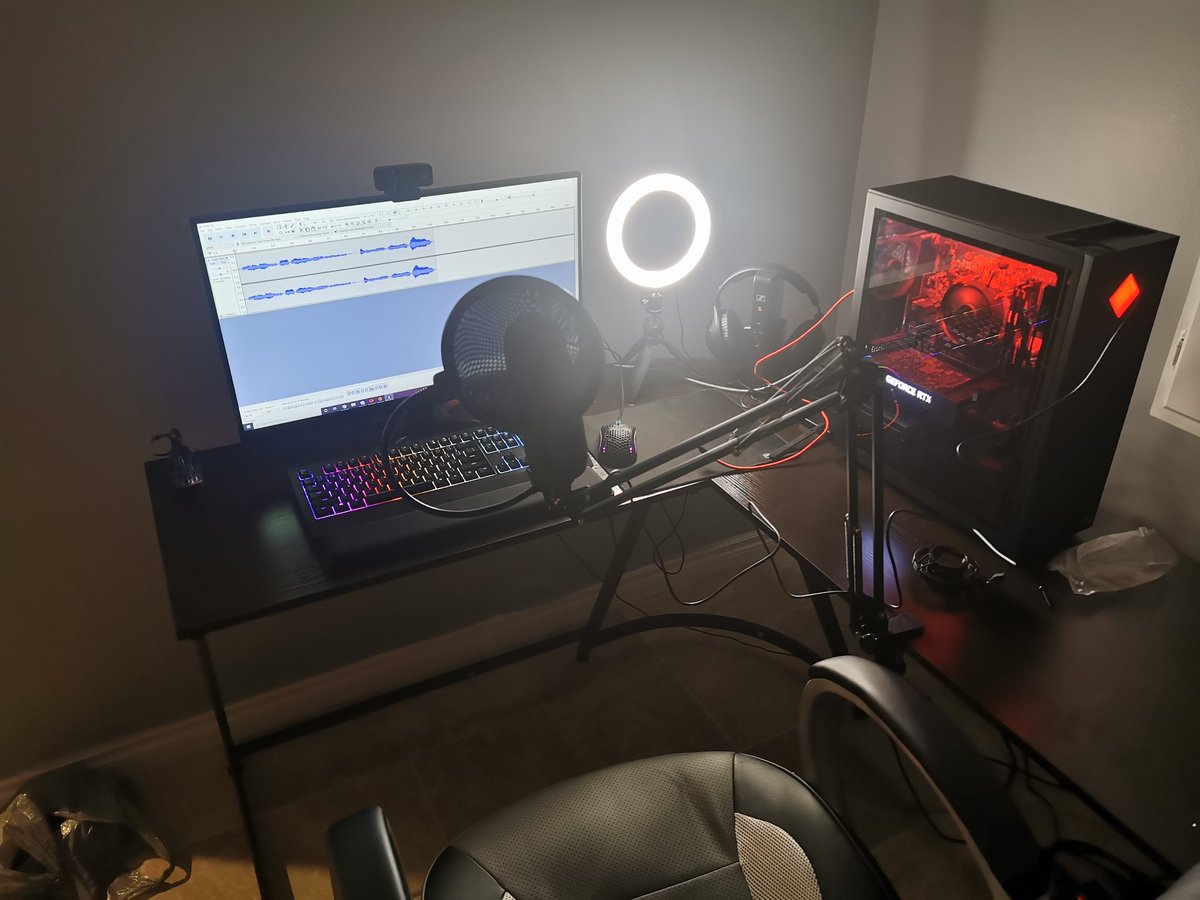KevinCGauvin's tweet image. Brand new desk and microphone! Took me hours to get together but I did 3 auditions in total today on castingcall club, absolutely loving the change of environment and can't wait to do more auditions! #voiceacting #actor #Canadian #setup