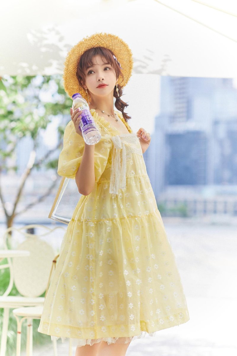 xieanran_'s tweet photo. #纯悦好水 悦享品质# 
      夏日出行，虽然乐趣多多，但是阳光炙烤实在是让人口干舌燥呀！这时候包包里带一瓶清冽解渴的纯悦就够啦～ 186道工序严格把控出来的水质，超级解渴的同时，紫色的瓶子还能成为拍照小道具！ ٩(❛ัᴗ❛ั⁎)
   出门在外大家一定要多补充水分！不要中暑哦~ https://t.co/Fe37Sb5P2J
