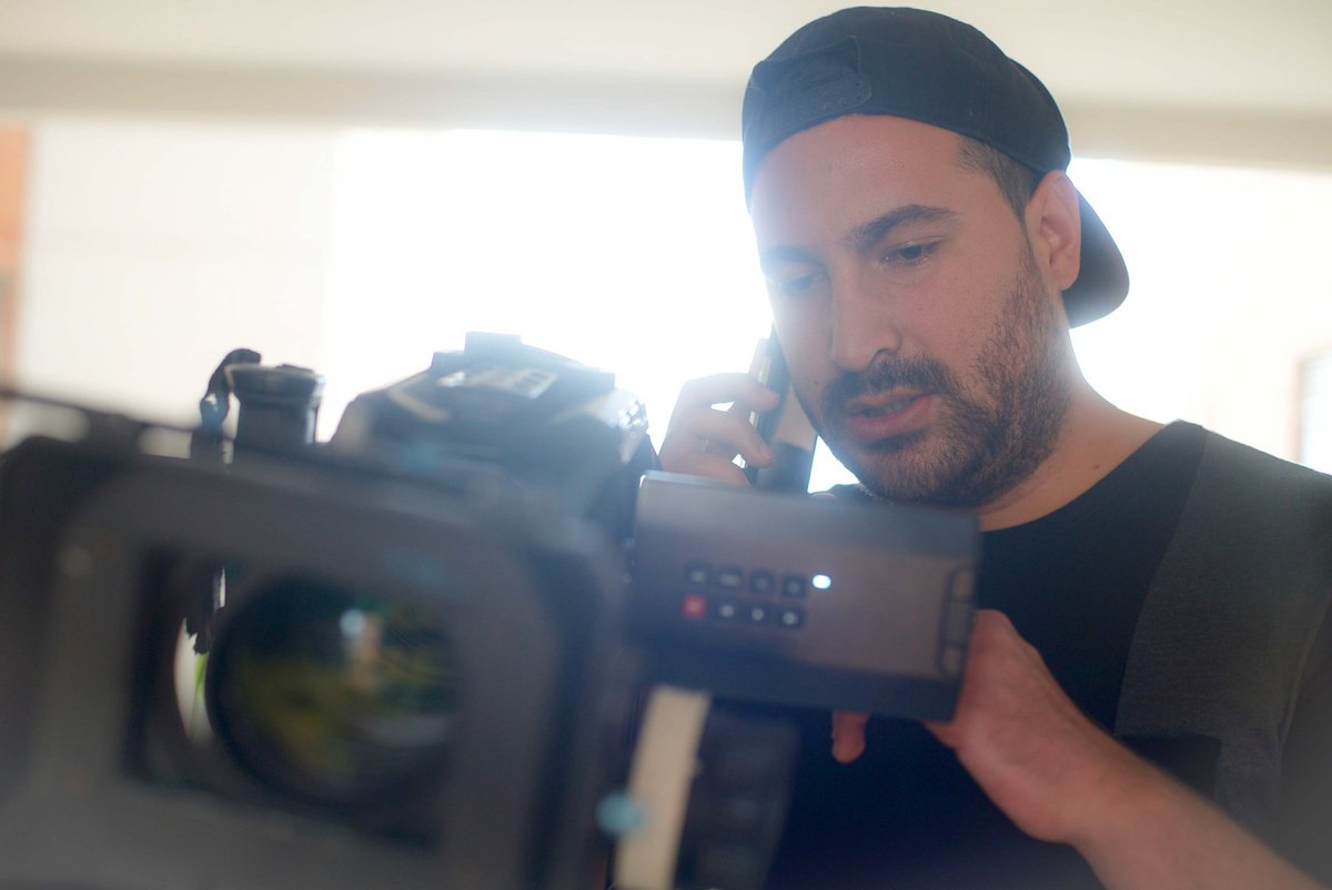PabloDurangoDir's tweet photo. A pesar de las dificultades, siempre mantengo la mirada puesta en el objetivo. 📸🎥🎶
#pdFilms https://t.co/qydWjTnDfQ