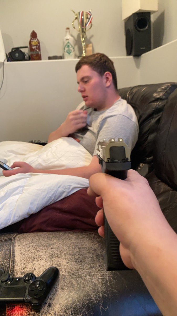 budderslapper99's tweet photo. 10 grand or gun https://t.co/cUMK50FMXY