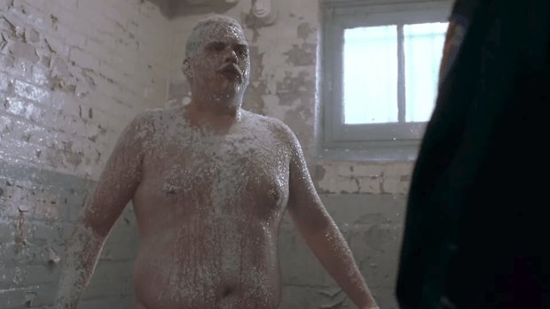 AnakinForrest's tweet photo. @TotalProSports @FakeSportsCentr Ah, Officer Farva. #TeamRamRod

That being said, I did NOT need to see a full frontal of Farva. https://t.co/pHmGyYTR03