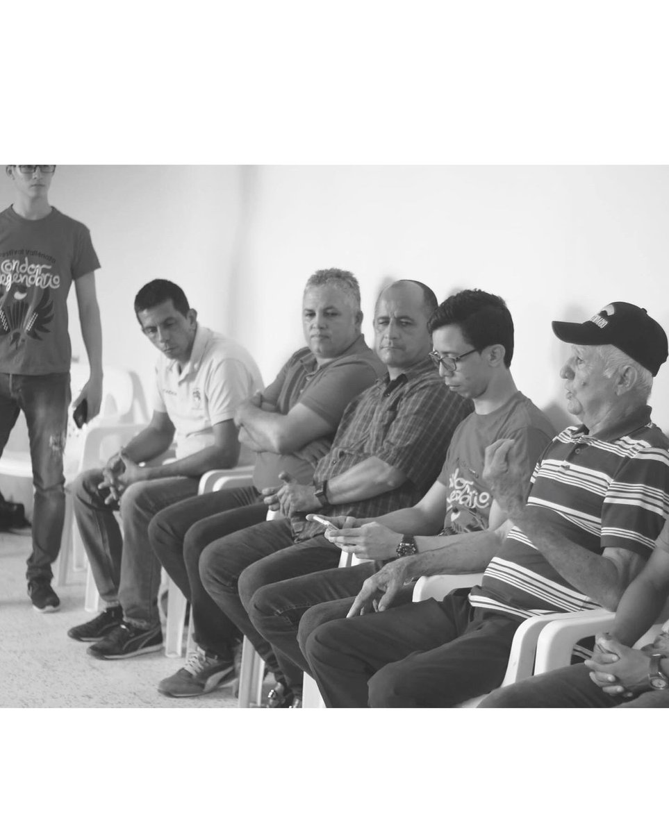 CondorFestival's tweet photo. La fundación Cultural la Tierra del Cóndor lamenta el sensible fallecimiento de nuestra máxima figura en folclor vallenato Ángel Alfonso Molina. 
Nuestras condolencias a su esposa, hijos y demás familiares.

Cóndor siempre serás legendario. https://t.co/baH6Z34wM0