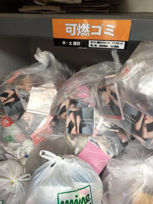 miyabortion's tweet photo. the teacher teacher albums #marspaces https://t.co/2YFBwtIRd9