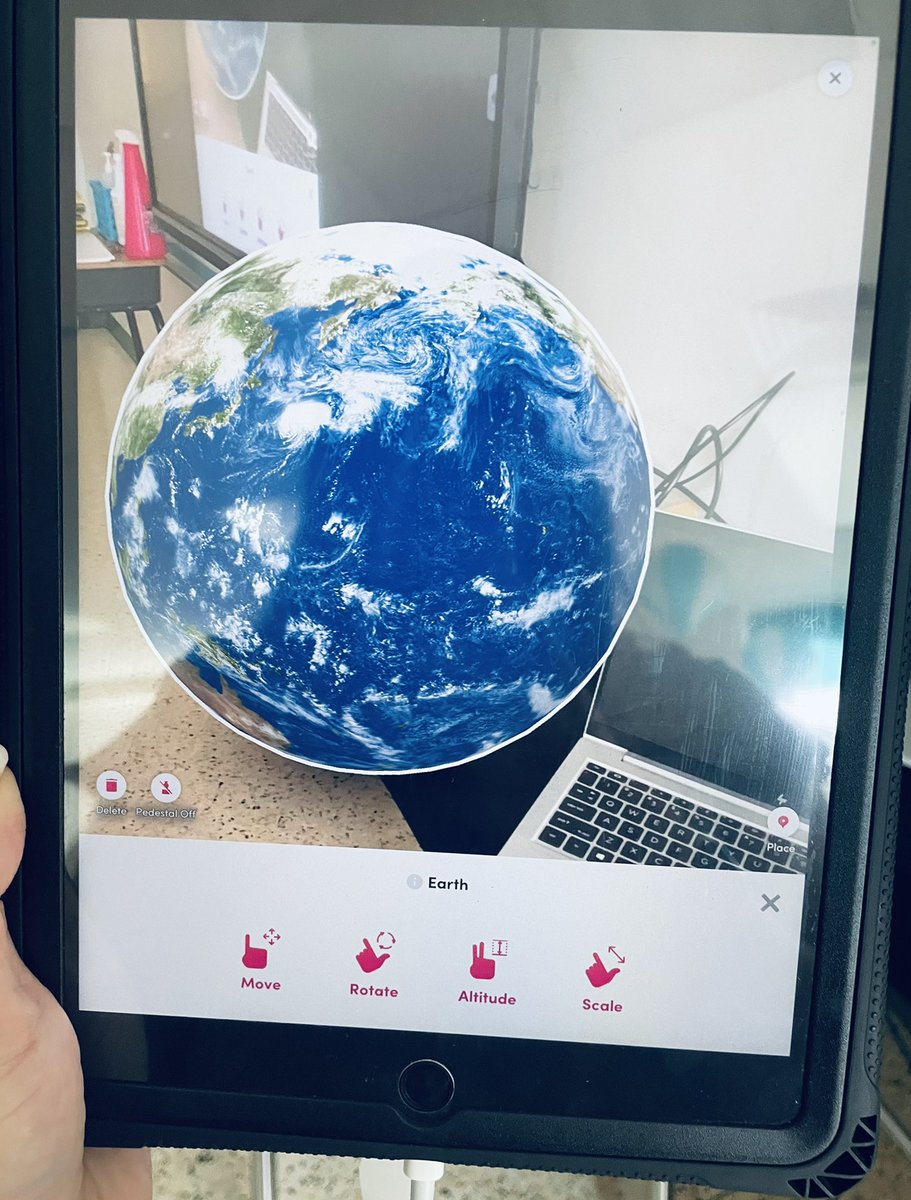 TeacherLeader22's tweet image. Week 2 has been even stronger than Week 1! There are some future inventors &amp;amp; engineers in these groups! Day 1 was full of LOTS of cool exploration! “Have you ever held the 🌎 in the palm of your hand?” @mergeedu @VBTitleI @lfhodges61 @khingerty @lasilvervb @sheabeteachin