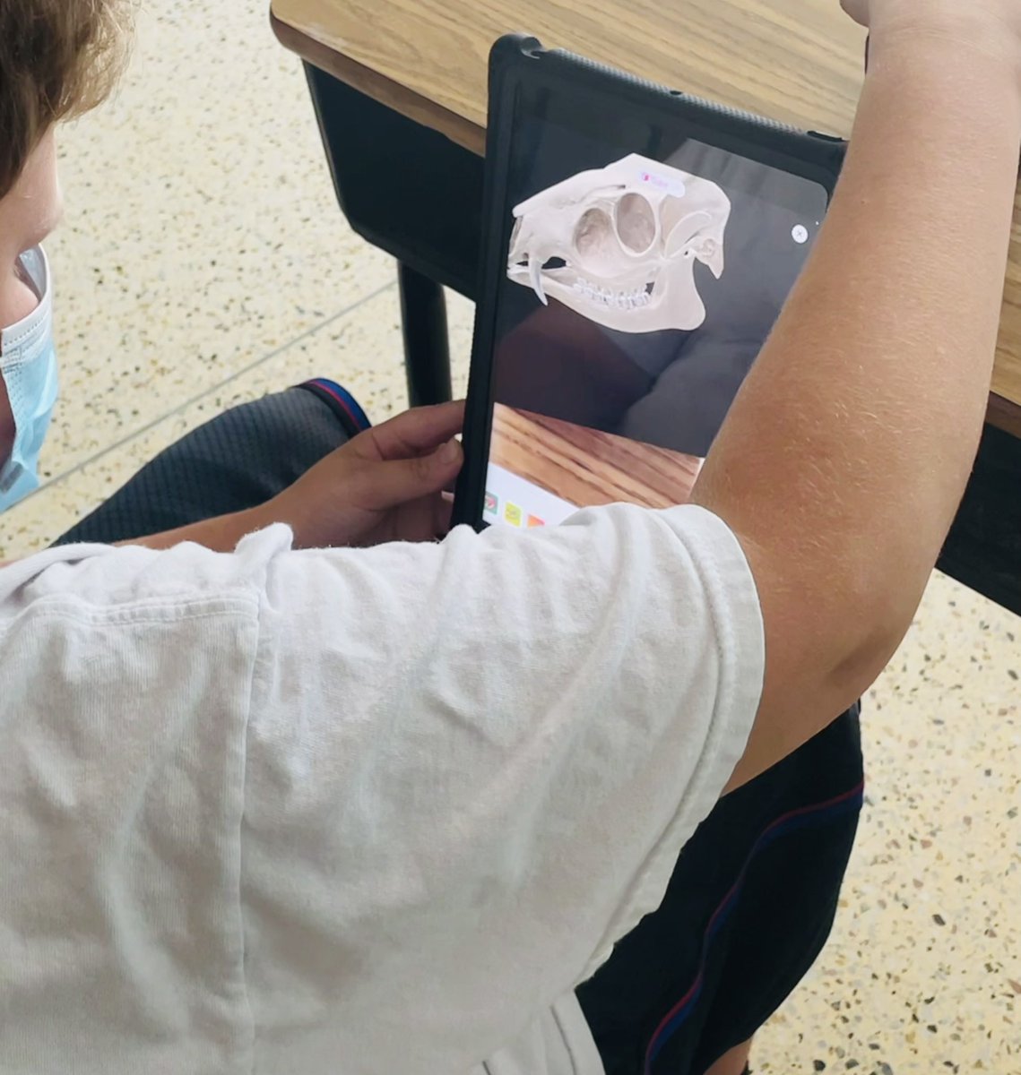 TeacherLeader22's tweet image. Week 2 has been even stronger than Week 1! There are some future inventors &amp;amp; engineers in these groups! Day 1 was full of LOTS of cool exploration! “Have you ever held the 🌎 in the palm of your hand?” @mergeedu @VBTitleI @lfhodges61 @khingerty @lasilvervb @sheabeteachin