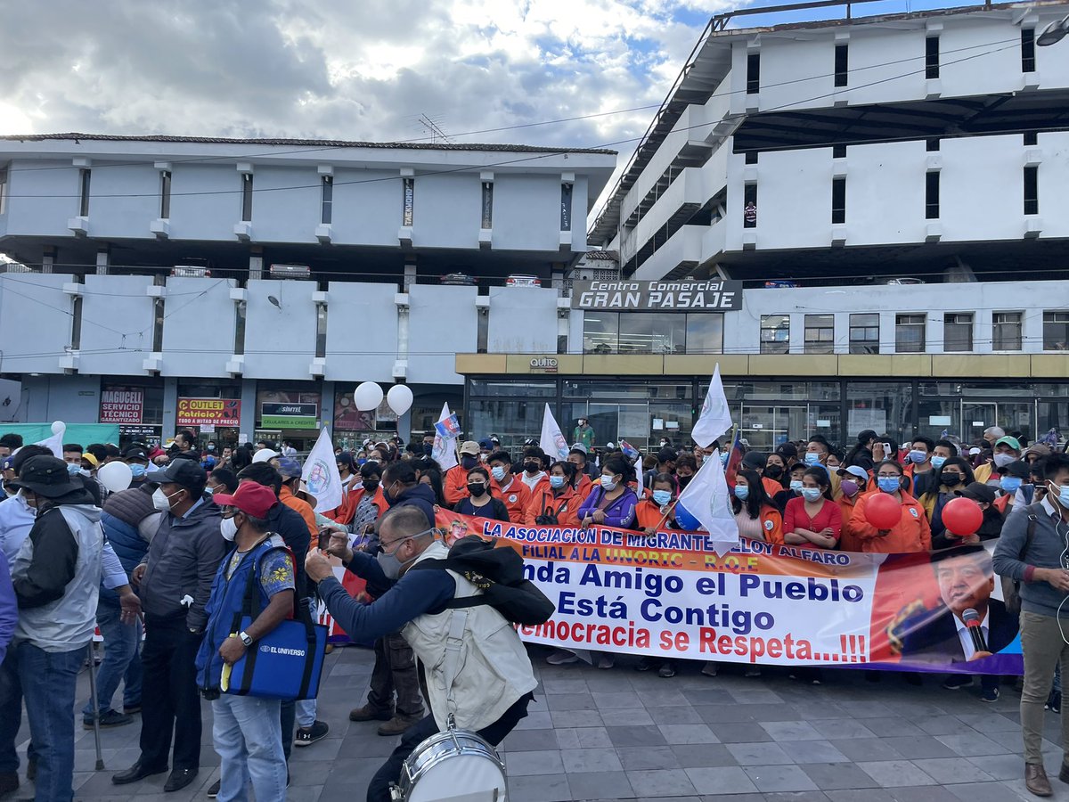 asociamigrantes's tweet photo. @LoroHomero nuestro total respaldo a su gestión, nosotros lo elegimos a usted de Alcalde y la voz del pueblo se respeta carajo…!!! https://t.co/DoYvlTTCsJ