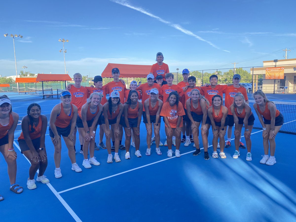 Central_Tennis_'s tweet photo. Great team win (13-6) today over Lubbock Cooper High School! Great matches & competitiveness all the way around! 5-0, on to the next one! #STAC #Sic’em #DTLW 🎾🙏🏼🧡@CentralCan @SAISD_Athletics https://t.co/Aw7m737jow