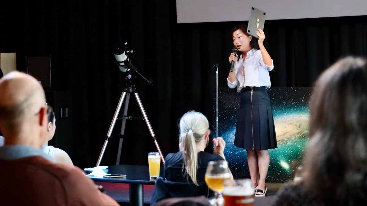YingShirleyMeng's tweet photo. Thanks to @fleetscience at San Diego for hosting the Suds &amp; Science event at @Wavelength_Brew in Vista - I talked about battery science without a single ppt :) , explained why #energystorage is critical for us!
Grateful to my colleagues @UCSanDiego MRSEC for the photos  #outreach https://t.co/TPfhX3KFia