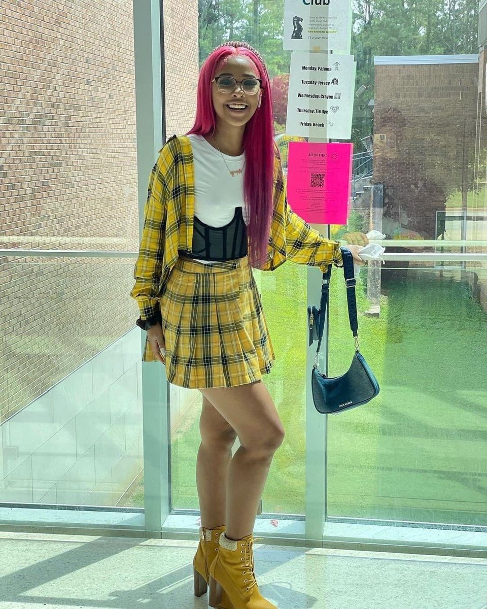 TheYoniBox601's tweet photo. So #TammyRivera has already had to gather some people who’s opinions weren’t asked for about Charlie’s skirt being okay or not for her first day back to school. Personally I’m loving the #Clueless vibes she’s giving off 😍 #TeaTimeTYB #TammyandWaka #TheYoniBox//@uniquely_faith https://t.co/tNAaLUP5Iz